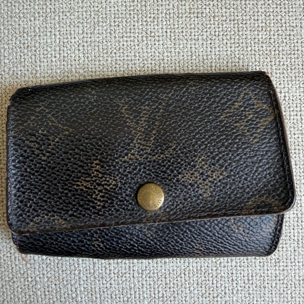 Louis Vuitton Monogram 6 Key Holder - project piece